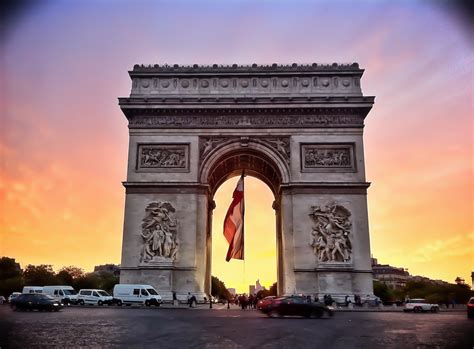 TRIOMPHE 